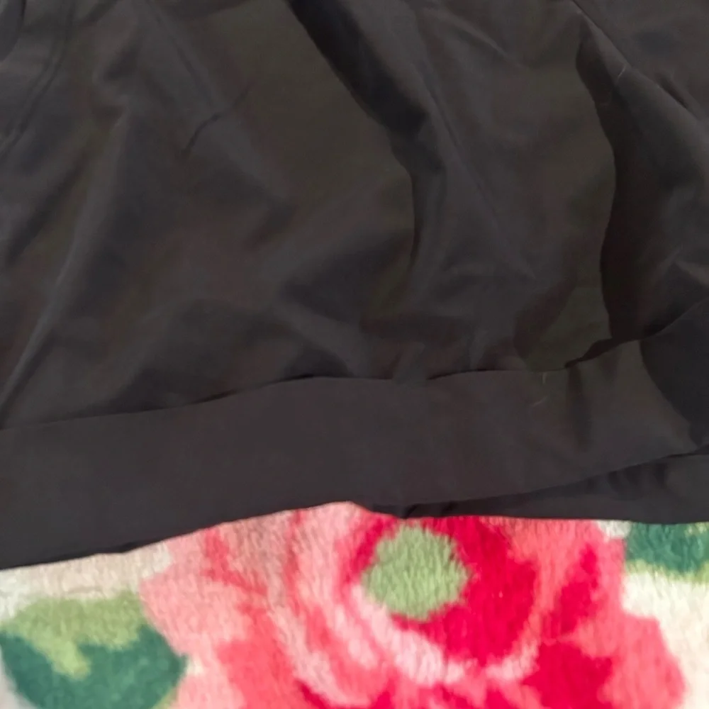Lululemon Size 6 tuxedo stripe relaxed fit cuffed shorts